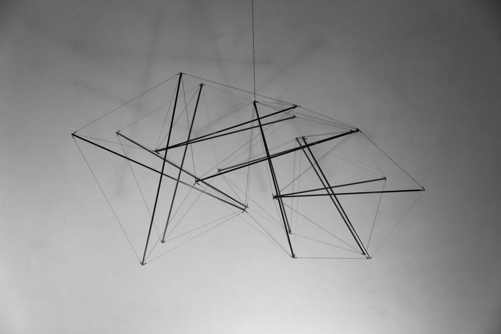 Design objects - Structure Comma type 3 combiné, Carbone. - POINT, CONTREPOINT.