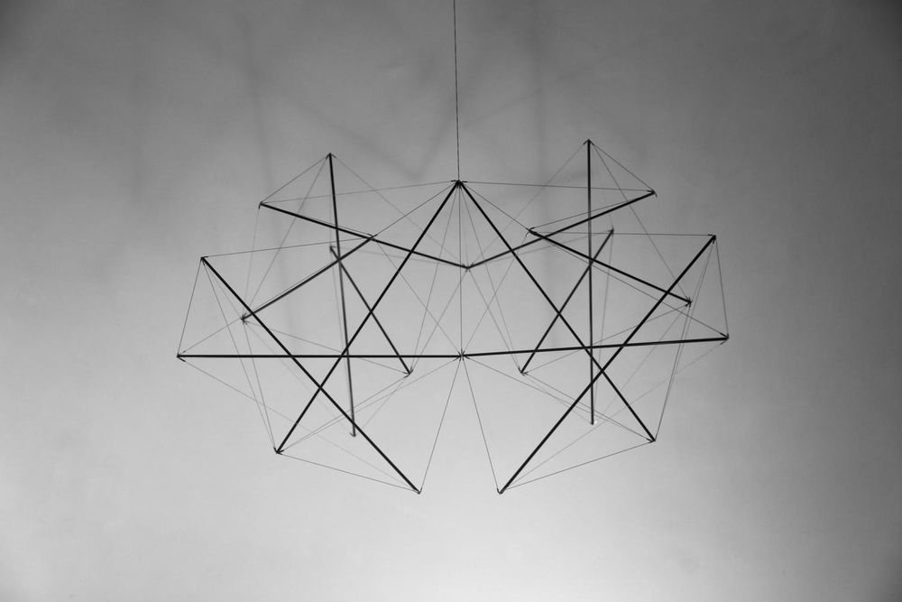 Design objects - Structure Comma type 3 combiné, Carbone. - POINT, CONTREPOINT.