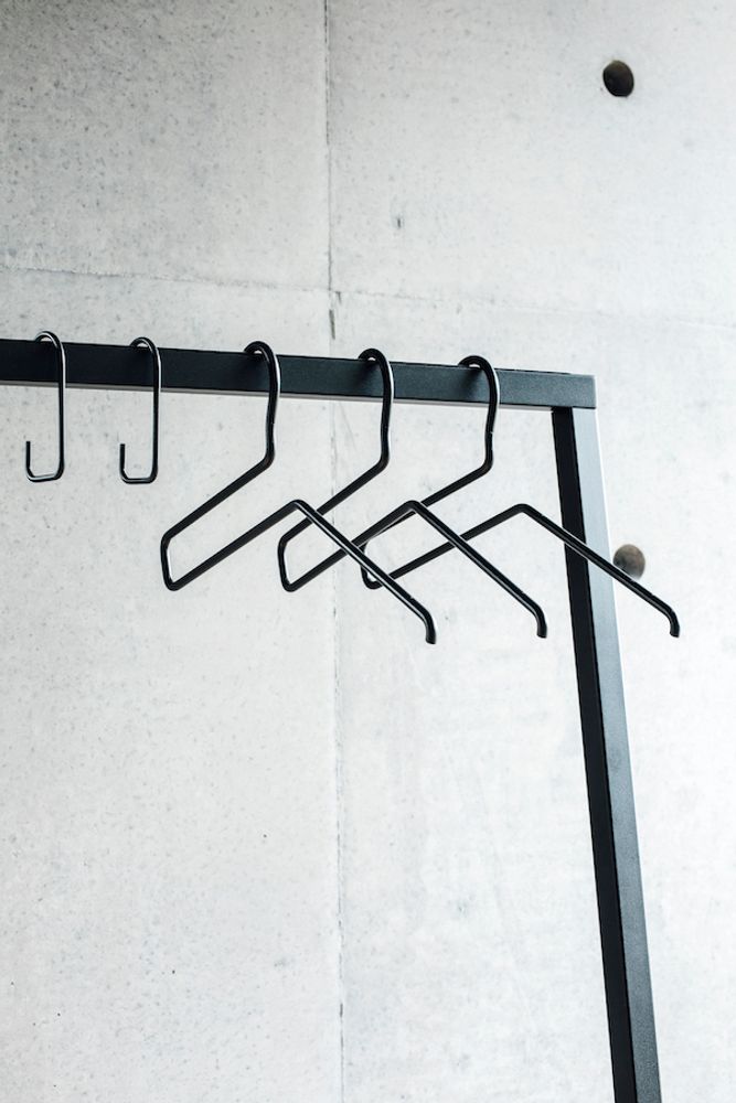 Walk-in closets - Lume hangers and hook - BEDESIGN