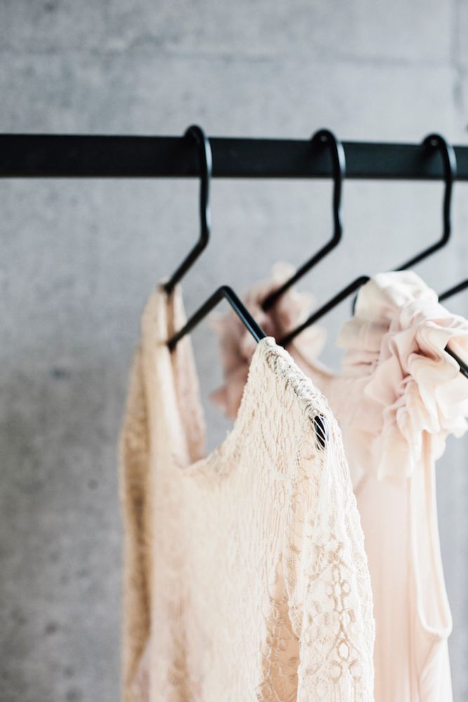 Walk-in closets - Lume hangers and hook - BEDESIGN