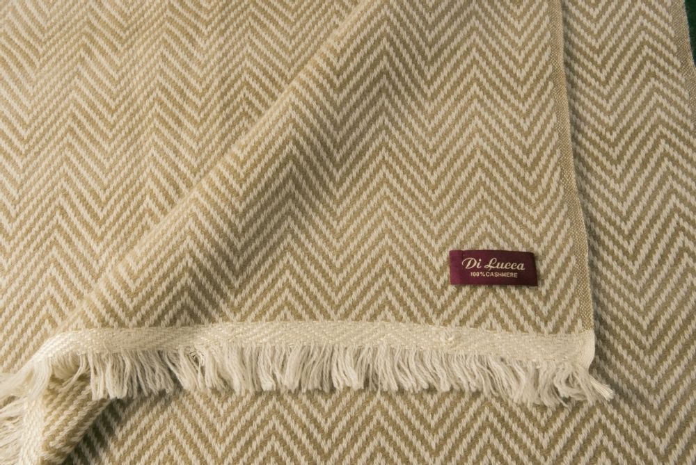 Throw blankets - Throws 100% Cashmere. All our garments have been designed in Barcelona, Spain. - DI LUCCA 100% CASHMERE