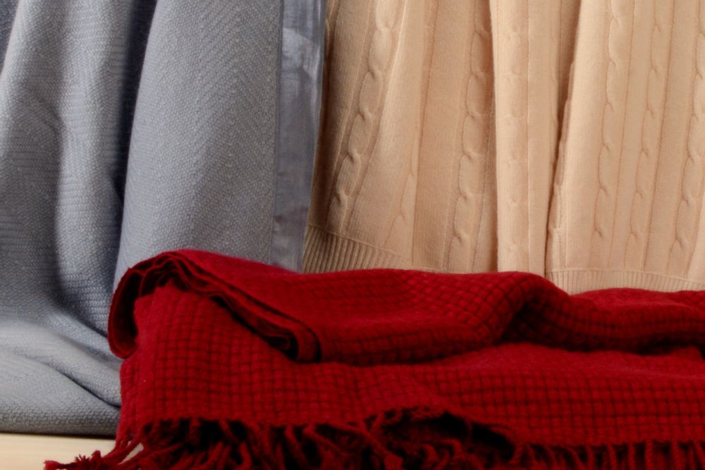 Throw blankets - Throws 100% Cashmere. All our garments have been designed in Barcelona, Spain. - DI LUCCA 100% CASHMERE