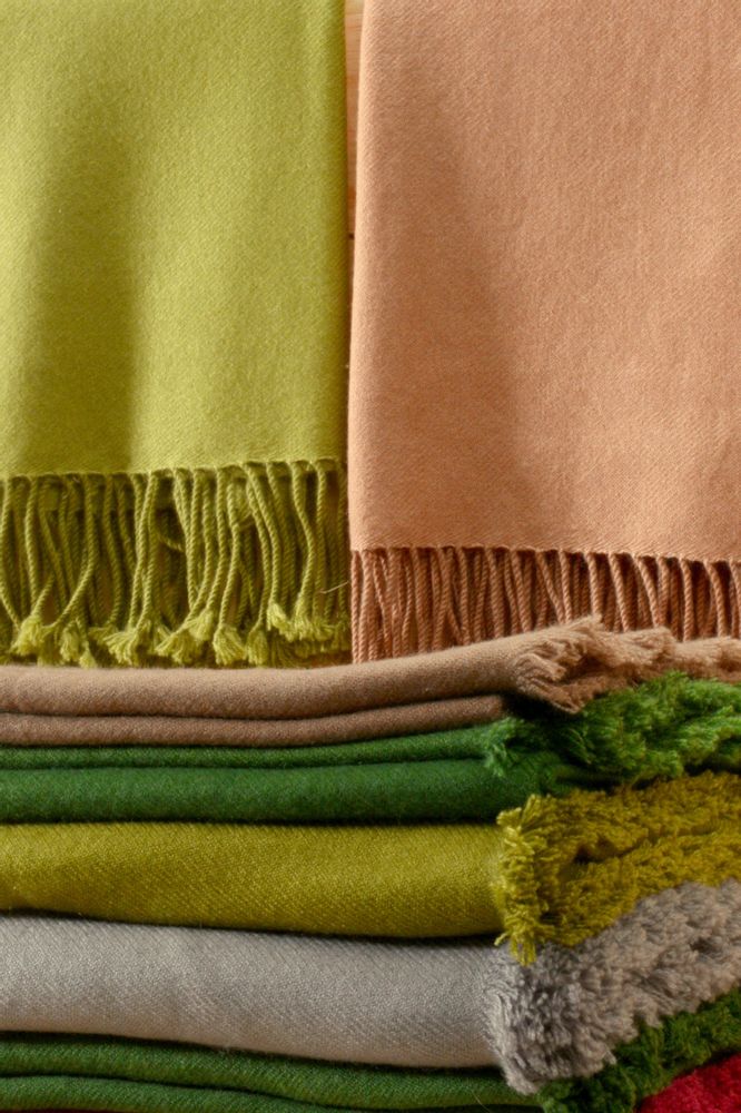 Throw blankets - Throws 100% Cashmere. All our garments have been designed in Barcelona, Spain. - DI LUCCA 100% CASHMERE