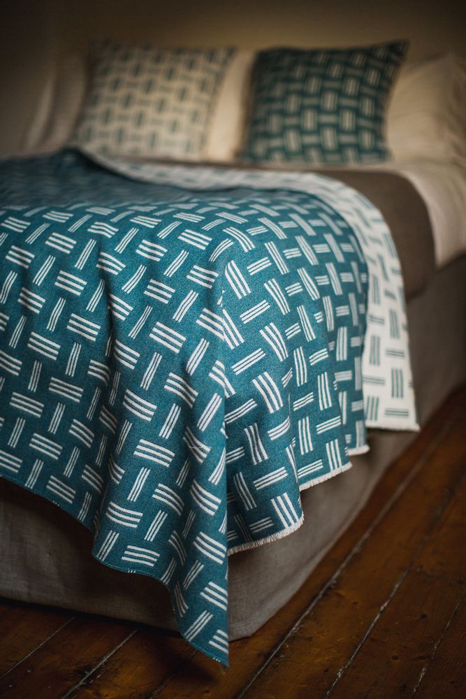 Throw blankets - Iro throw collection - ANNA-LISA SMITH