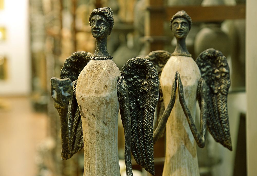 Cadeaux - CADEAUX - MAGIC OF GIFTED HANDS