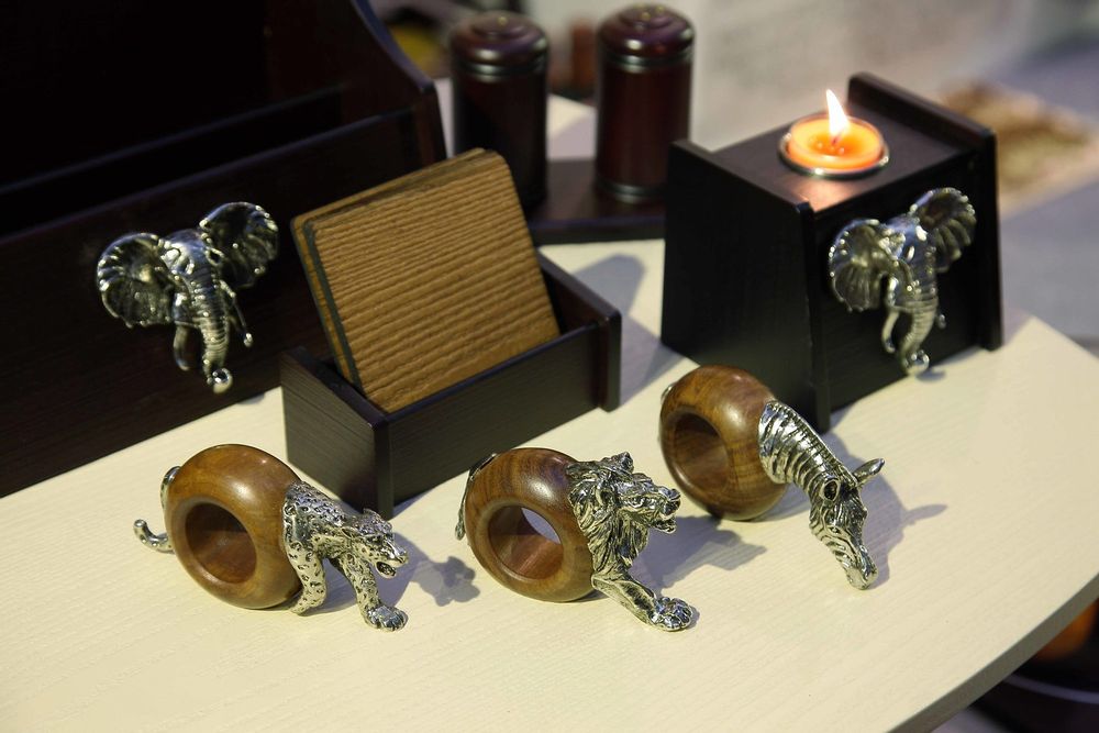 Cadeaux - CADEAUX - MAGIC OF GIFTED HANDS