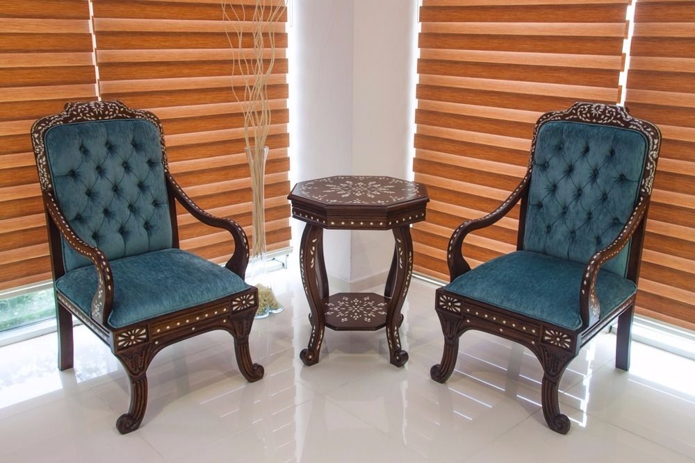 Chaises - ensemble unique de 2 sièges et table - HELENA WOOD ART