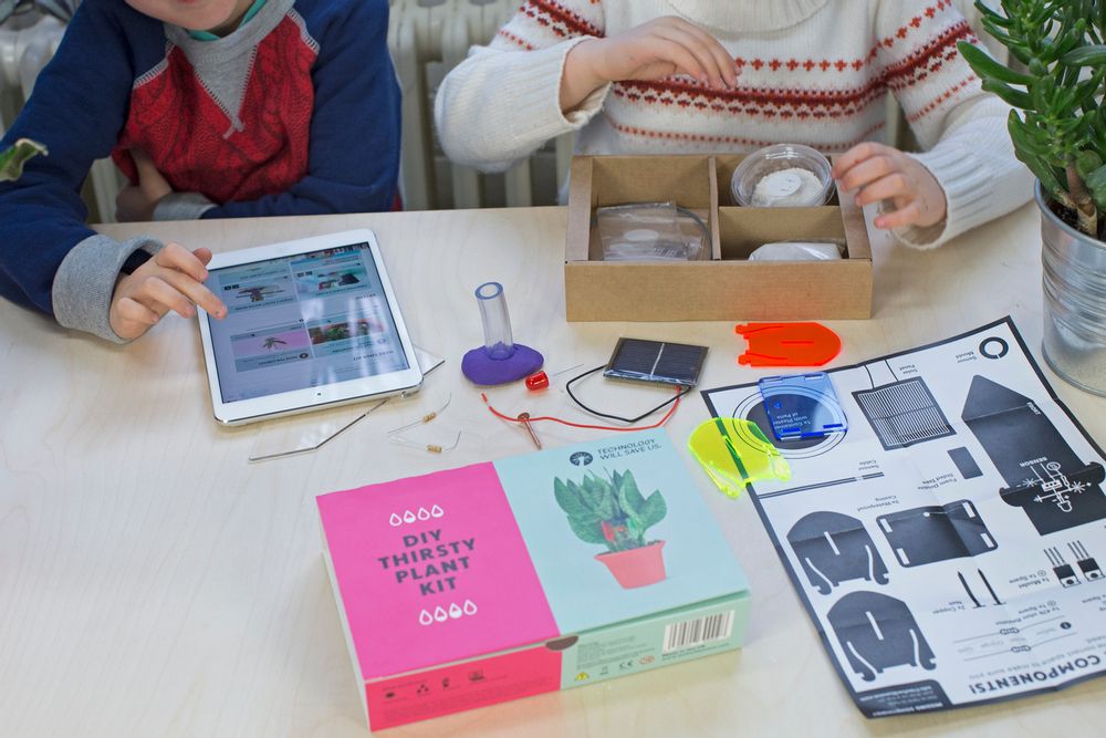 Other smart objects - THIRSTY PLANT KIT - TECHNOLOGY WILL SAVE US