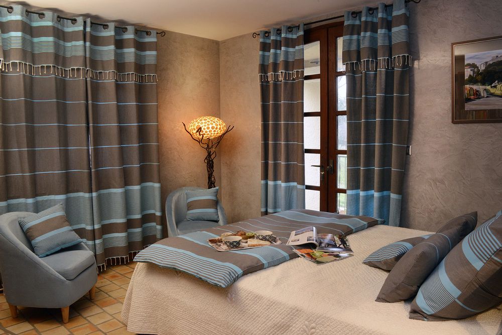 Rideaux et voilages - Rideau prêt-à-poser et modulable à rayures bleu turquoise sur fond gris anthracite | C4 - FOUTA FUTEE