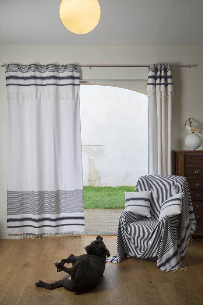 Plaids - Jeté rectangulaire 2 x 3 m fond blanc et rayures bleues | M2 - FOUTA FUTEE