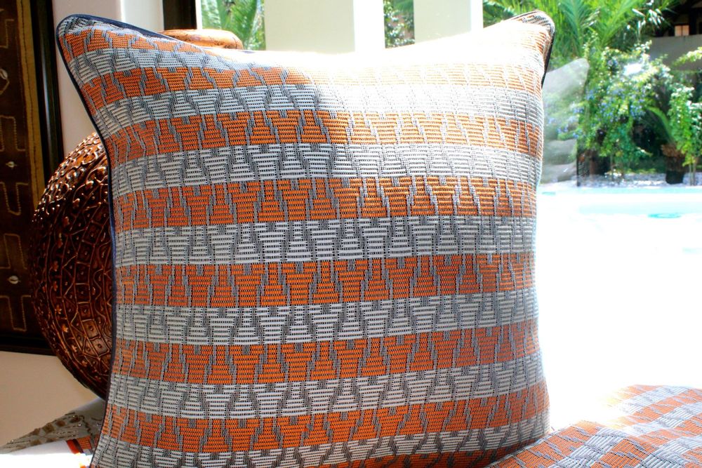 Linge de lit - Ensemble coussin et plaid Fleur d’oranger - TISSERAND DAKAR