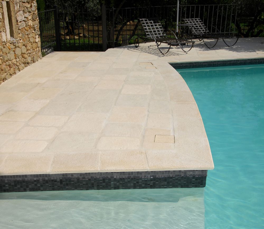 Outdoor pools - Stone look straight copings - ROUVIERE COLLECTION