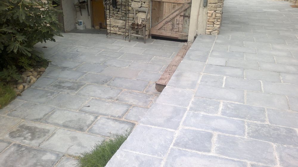 Carrelages et dallages - Dallage extérieur aspect pierre. - ROUVIERE COLLECTION