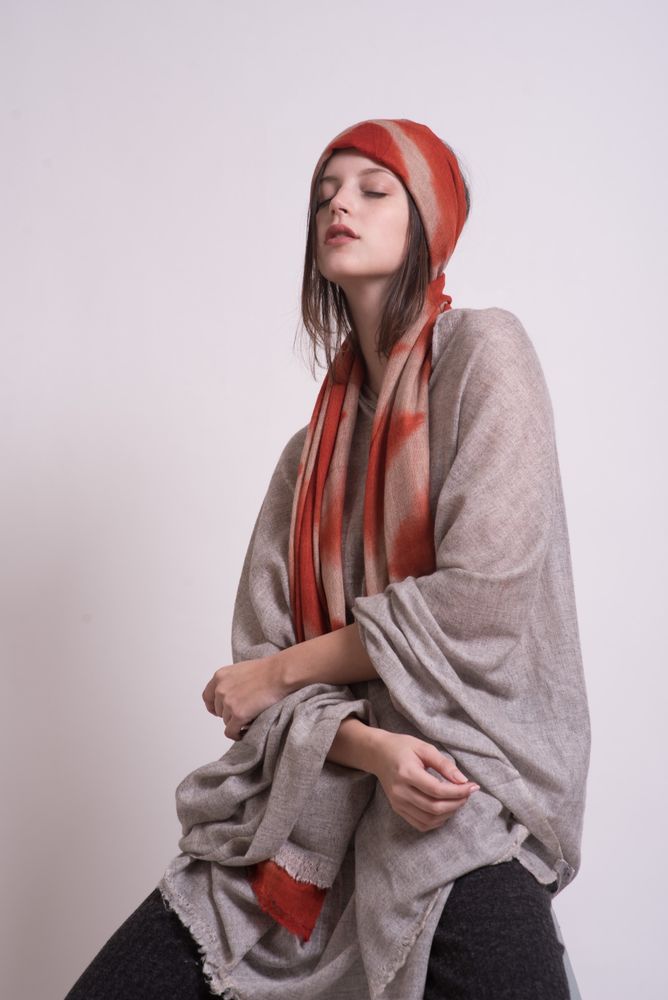 Foulards et écharpes - Les CASHMERES AUTHENTIQUES - BYDINA - PARIS