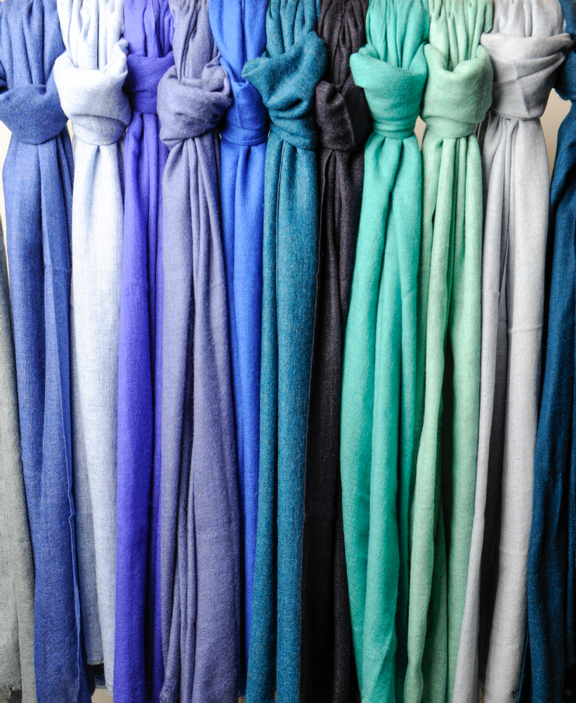 Foulards et écharpes - Les CASHMERES AUTHENTIQUES - BYDINA - PARIS