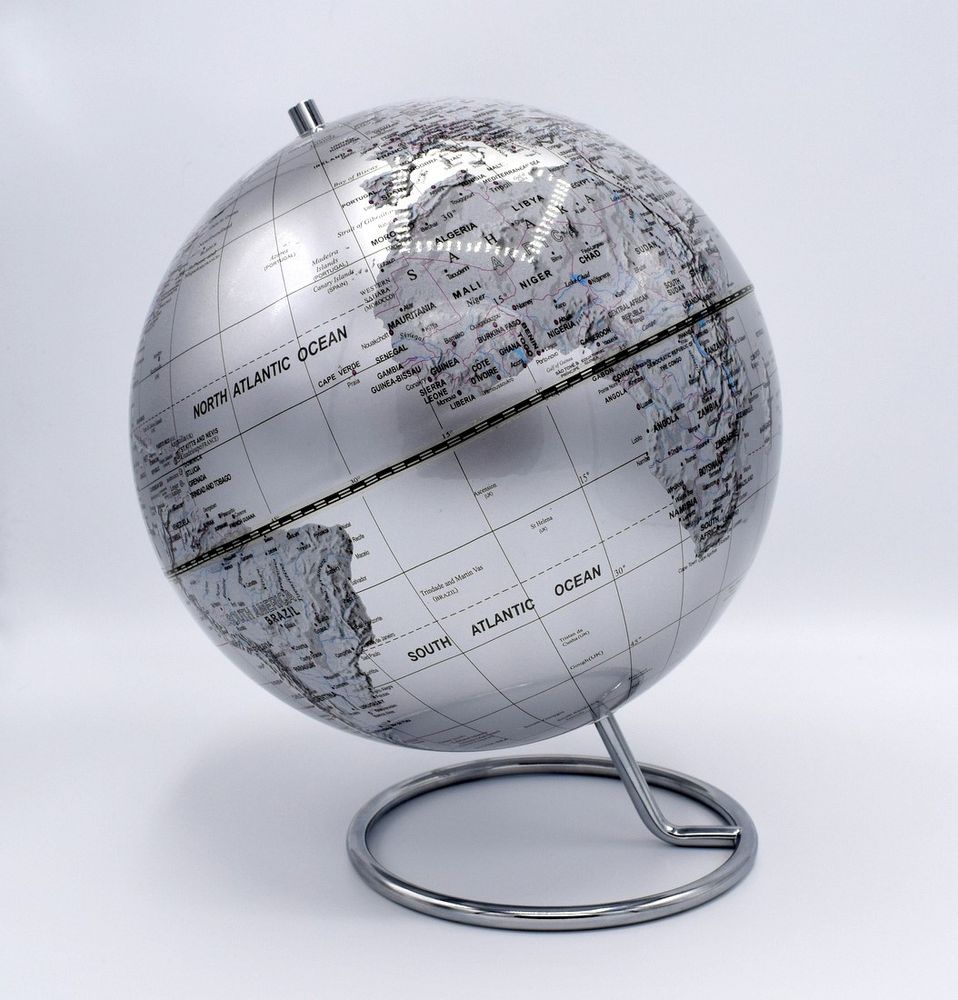Decorative objects - Silver Globe - INVOTIS