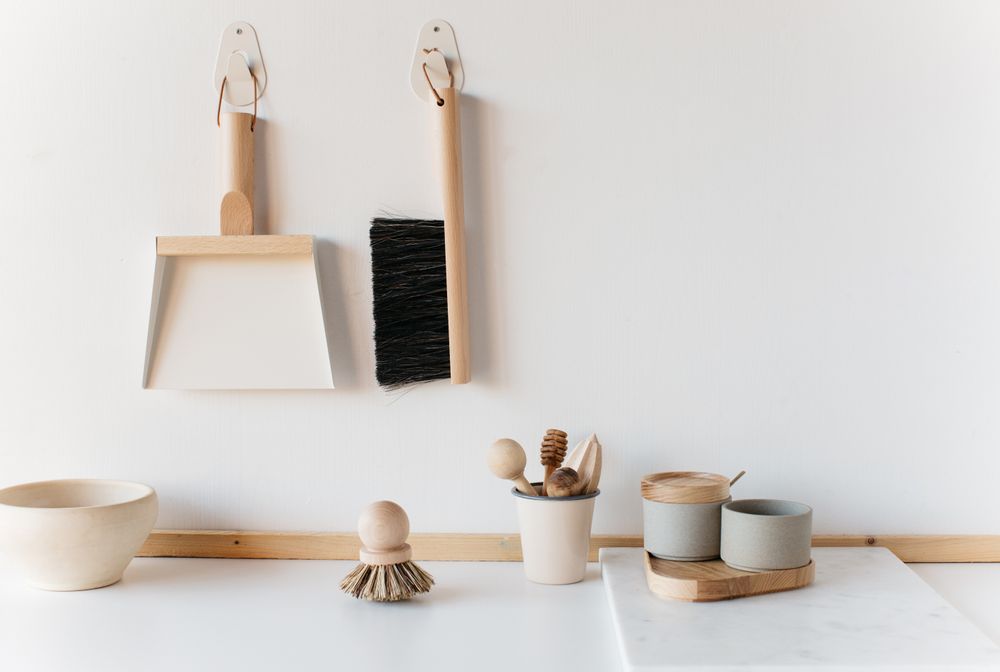 Brushes - Giftbox Hand Brush & Dustpan & 2 Wall hooks - ANDREE JARDIN