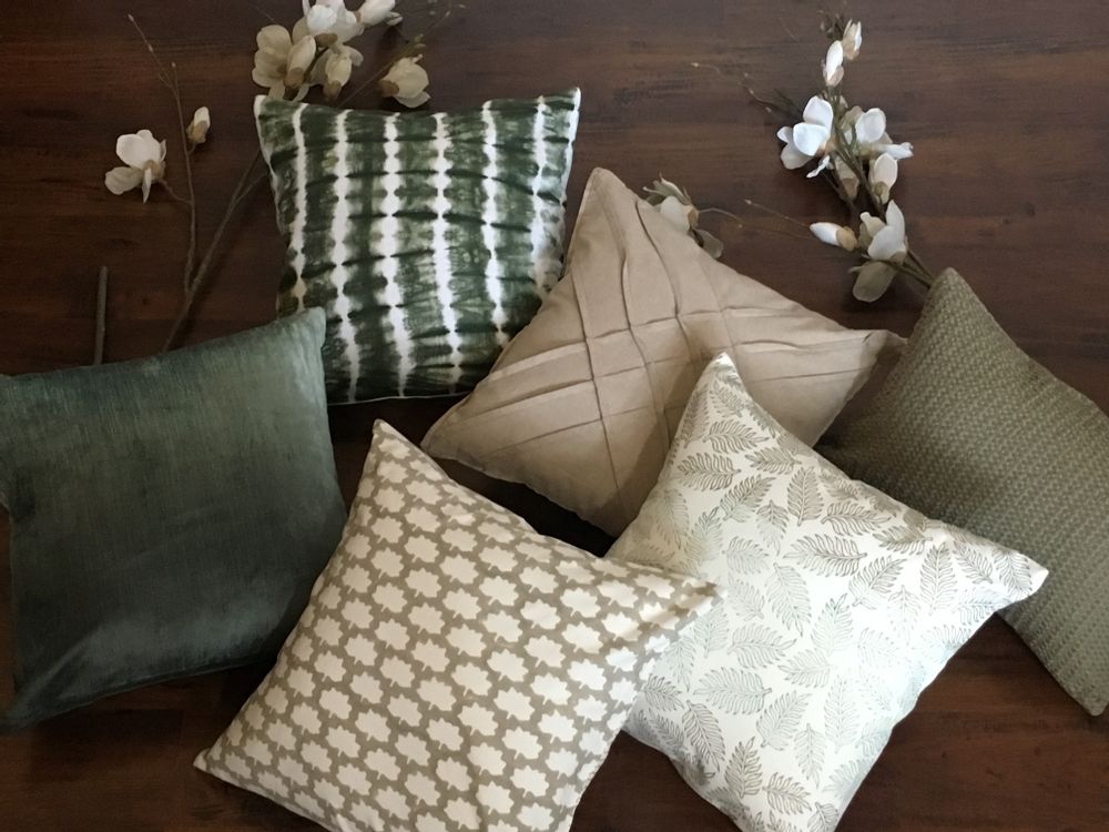 Fabric cushions - Glowing Foliate Cushion Cover - THE INDIAN PICK