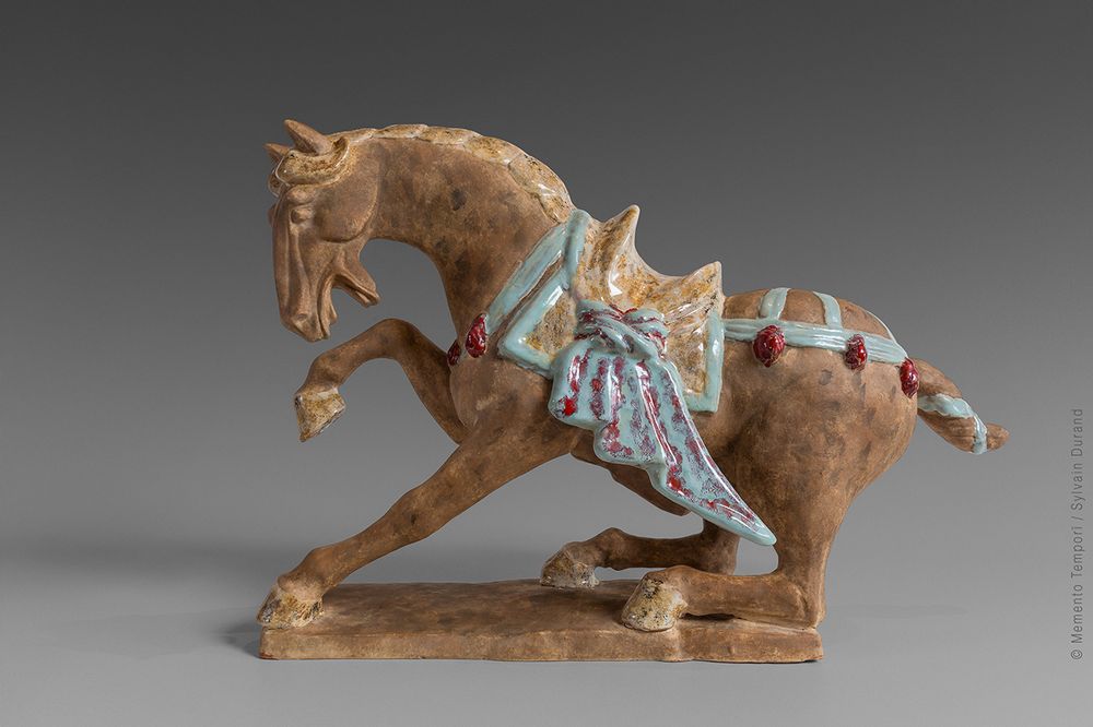 Sculptures, statuettes et miniatures - Cheval Accroupis T'ang - ATELIER MEMENTO TEMPORI
