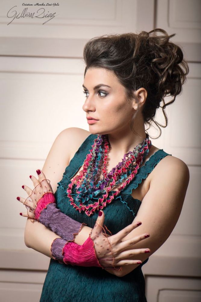 Bijoux - Collier textile plissé, comme un Tourbillon - MONIKA LINE-GOLZ
