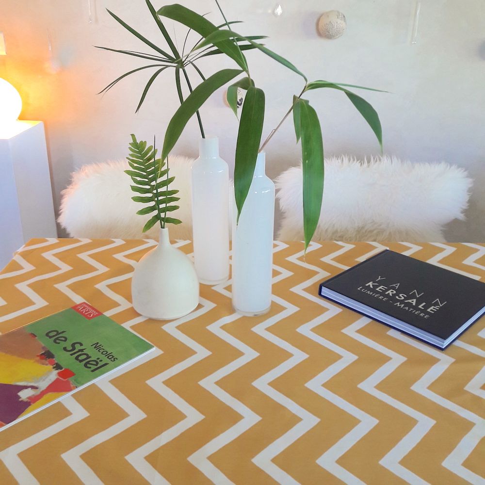 Linge de table textile - Nappe anti-tache en coton enduit Chevron Curry - FLEUR DE SOLEIL