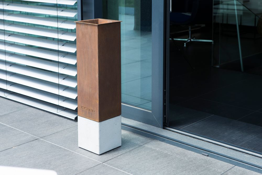 Outdoor space equipments - ANGULUS FUMARE Standing Ashtray - CO33 EXKLUSIVE BETONMÖBEL