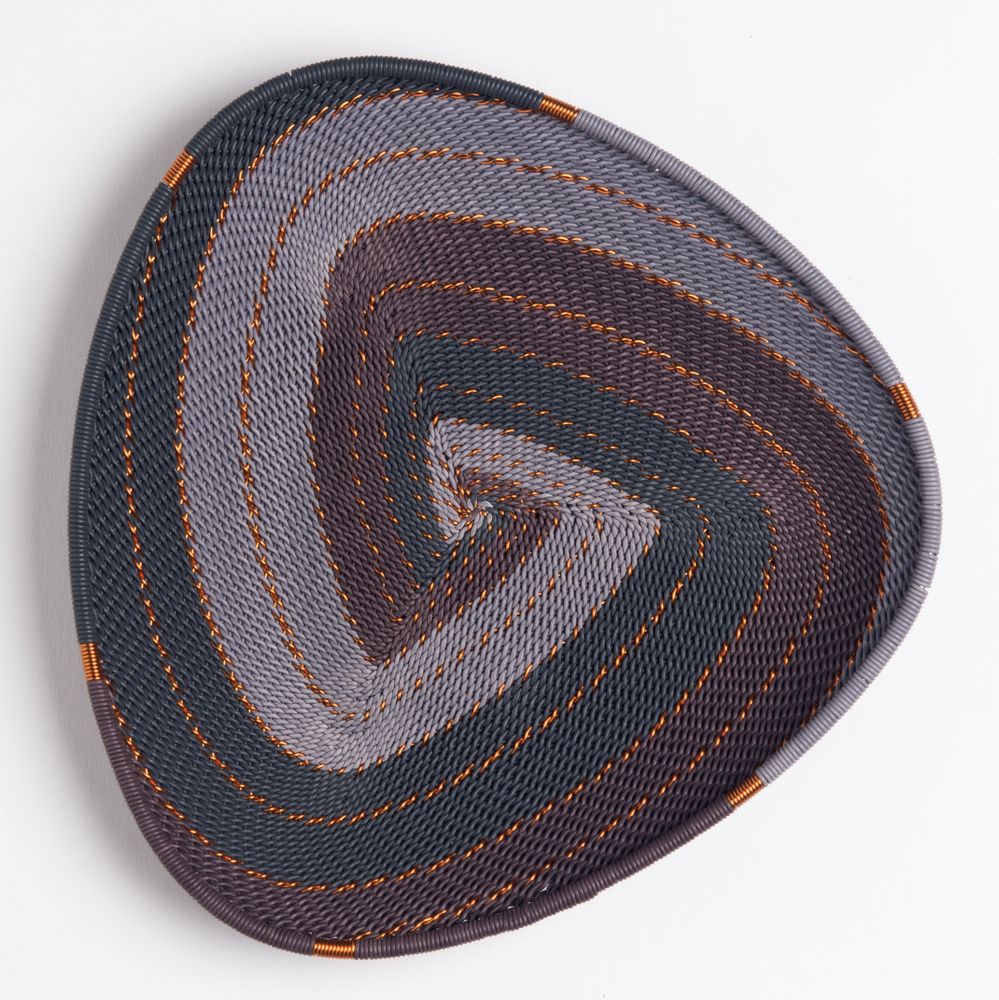 Design objects - HAND WOVEN TELEPHONE TRIANGLE PLATE - MAHATSARA
