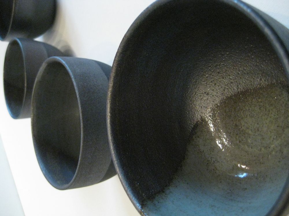 Ceramic - Dishes made of black sandstone - ATELIER DE WILLIAMS