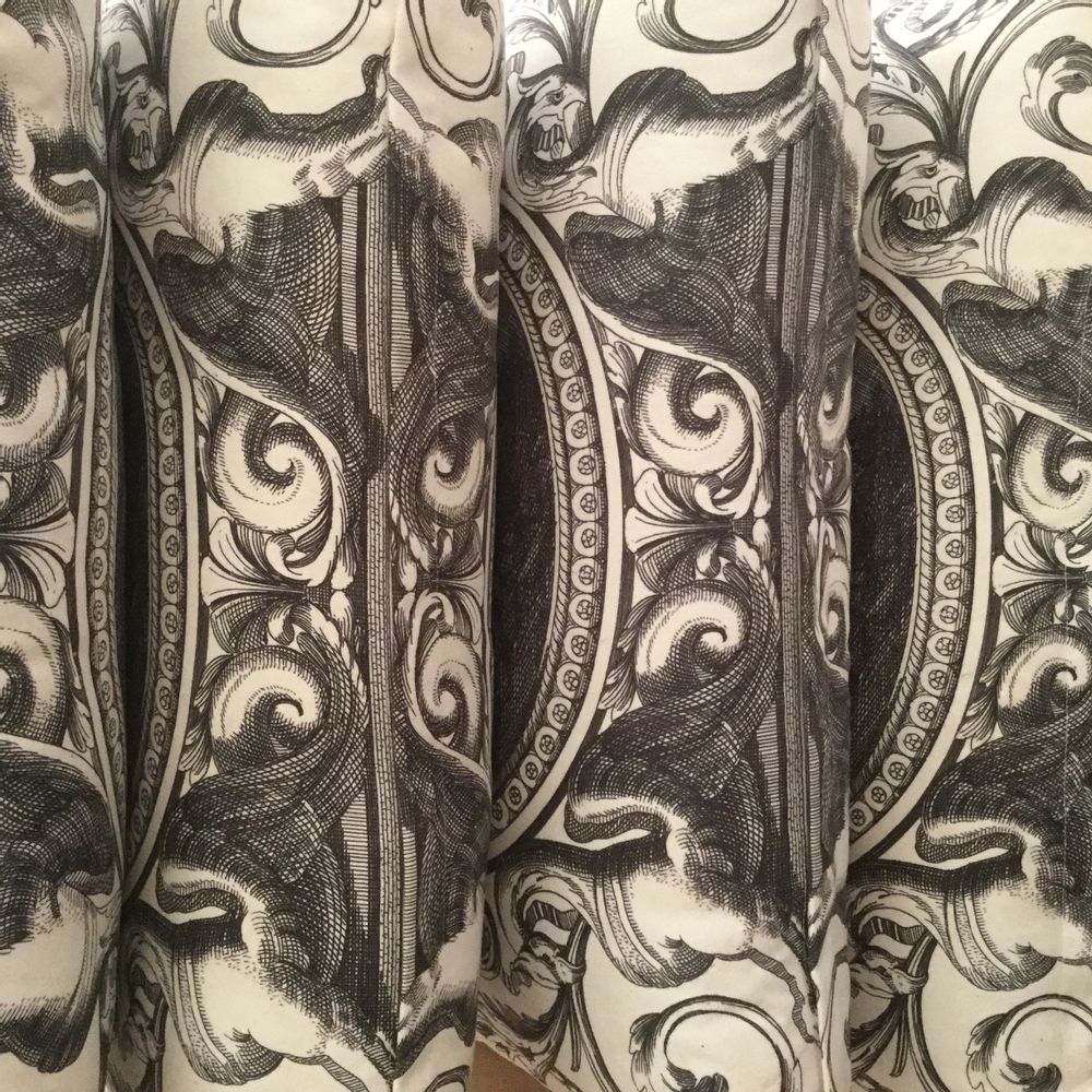 Coussins textile - Coussin carré en microfibre velours Ornementation végétale. - OLDREGIME