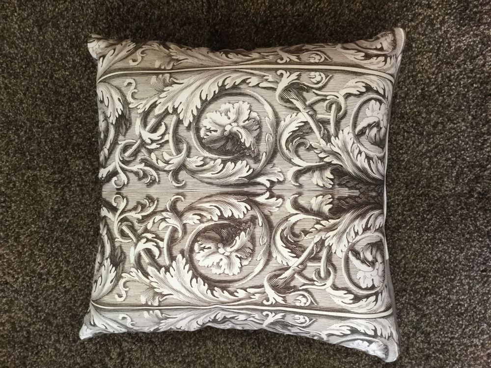 Coussins textile - Coussin carré en microfibre velours Ornementation végétale. - OLDREGIME