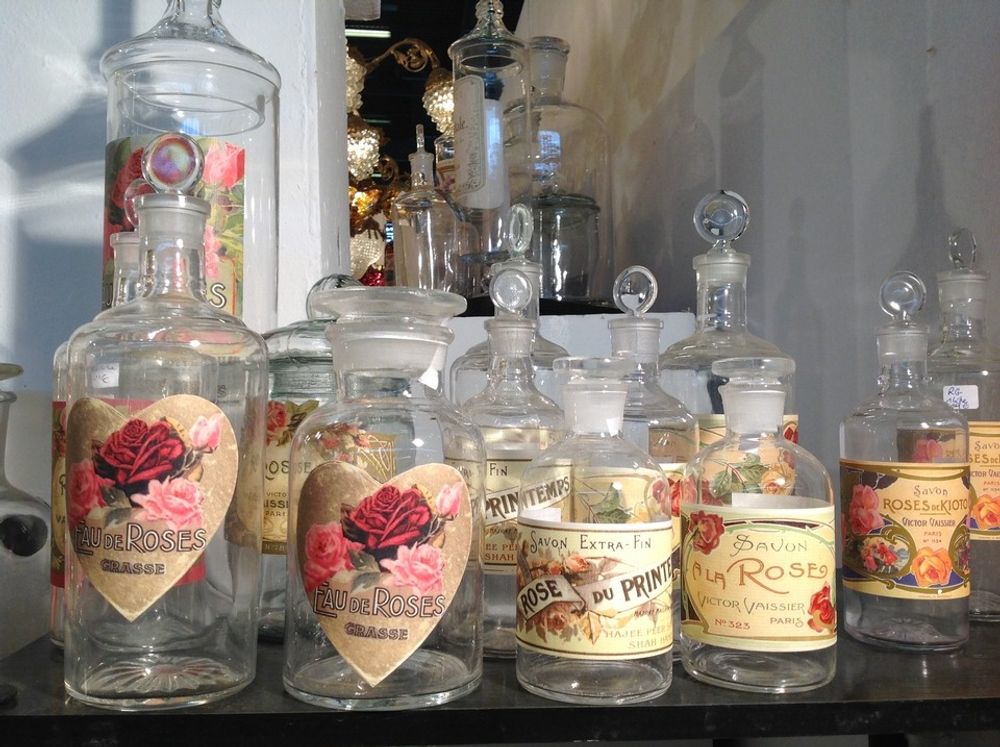 Coffrets et boîtes - Flacons de parfum. - TIEF