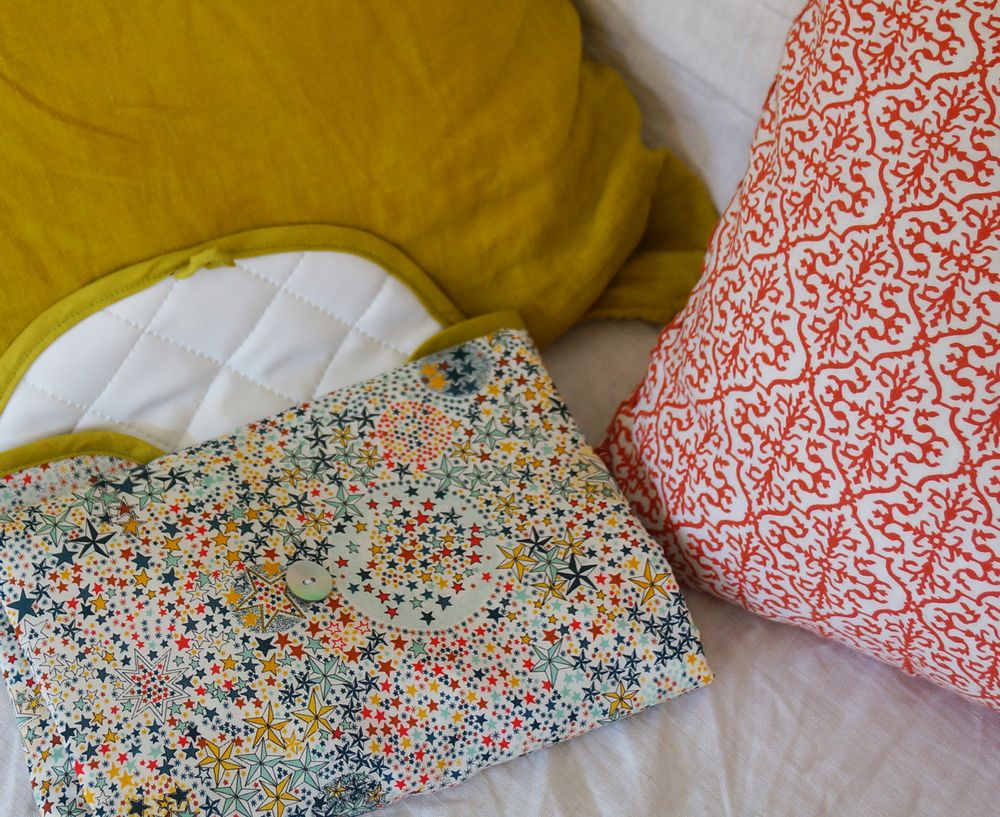 Accessoires pour puériculture - Tapis à langer de voyage Liberty étoiles multicolores - LUCIOLE ET CIE