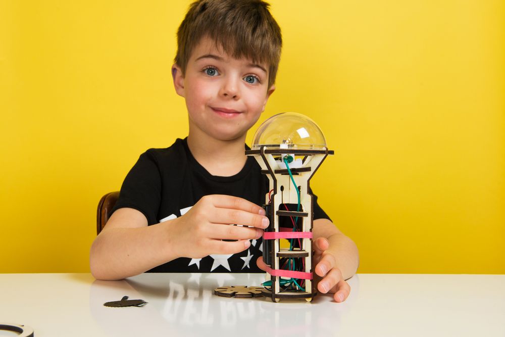 Loisirs créatifs pour enfant - Construis une lampe torche - KOAKOA