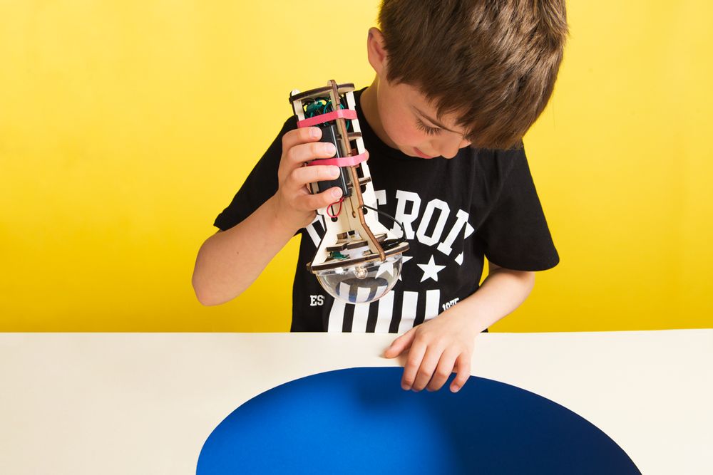 Loisirs créatifs pour enfant - Construis une lampe torche - KOAKOA