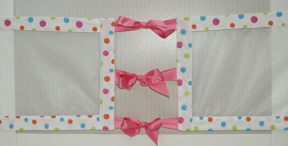 Childcare  accessories - La Barrière à Sucettes® - Pois Multicolores Rubans Roses - BÉBÉ LUCIOLE