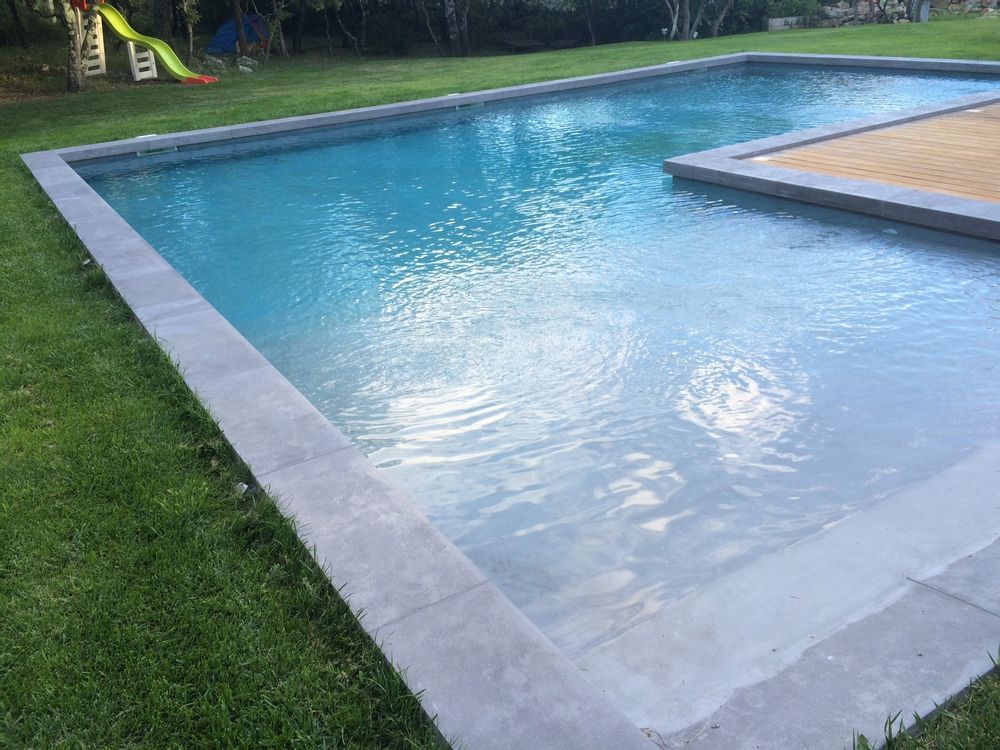 Piscines extérieures - Margelle de piscine en L - ROUVIERE COLLECTION