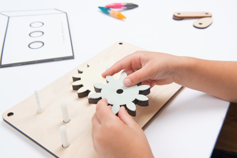 Loisirs créatifs pour enfant - Fabrique une sonnette de porte à engrenages - KOAKOA