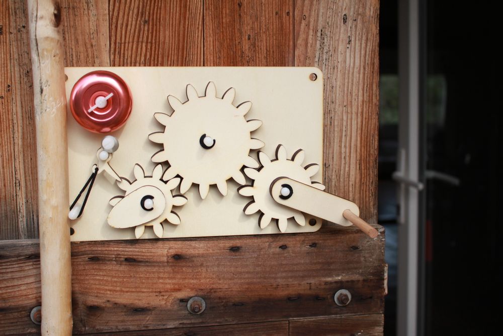 Loisirs créatifs pour enfant - Fabrique une sonnette de porte à engrenages - KOAKOA