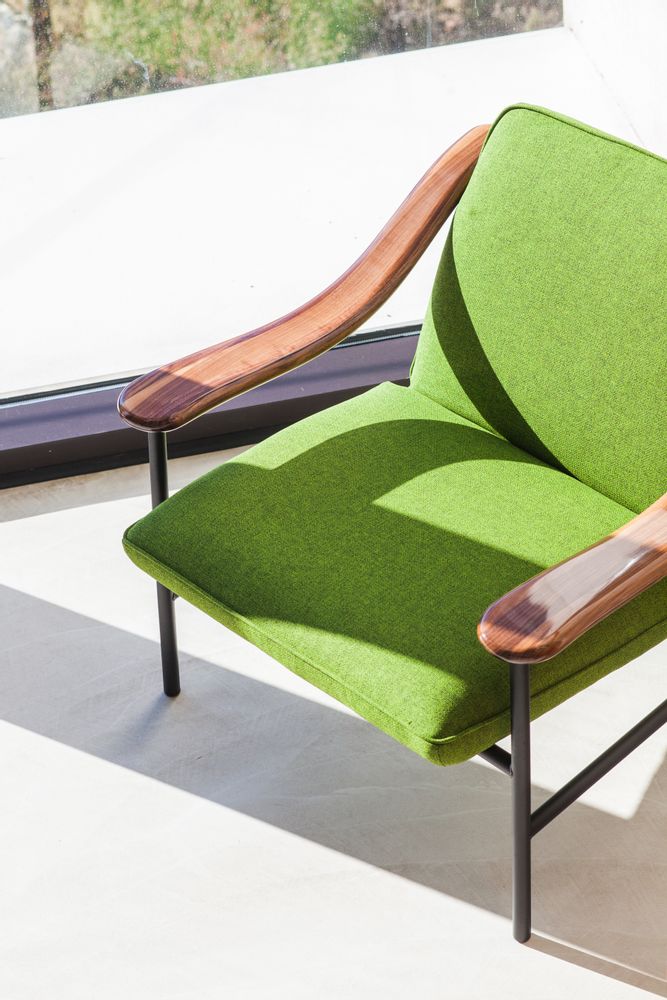 Armchairs - H. RUSSELL Lounge Chair - VERSANT EDITION