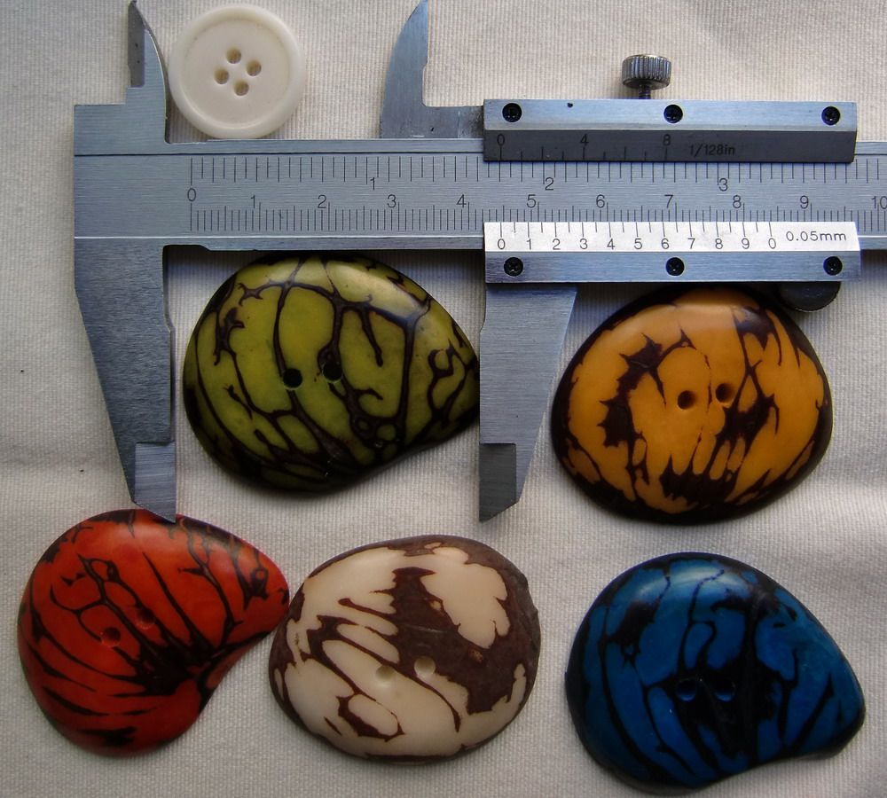 Quincaillerie d'art - Boutons zébrés en ivoire végétal-Tagua - TIERRATAGUA & CREATIERRA
