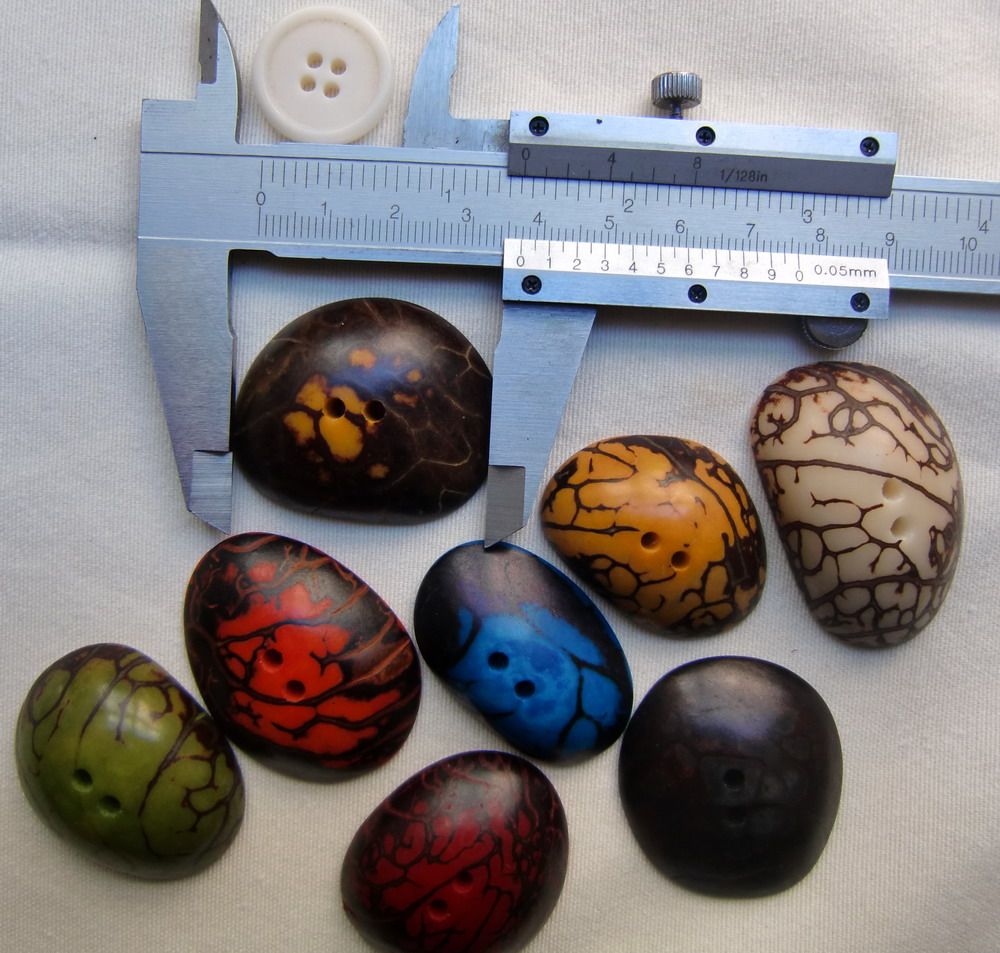 Quincaillerie d'art - Boutons zébrés en ivoire végétal-Tagua - TIERRATAGUA & CREATIERRA