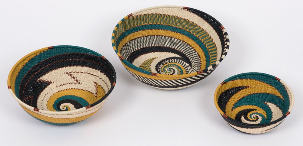 Objets de décoration - VANNERIE EN FIL DE TELEPHONE - MAHATSARA