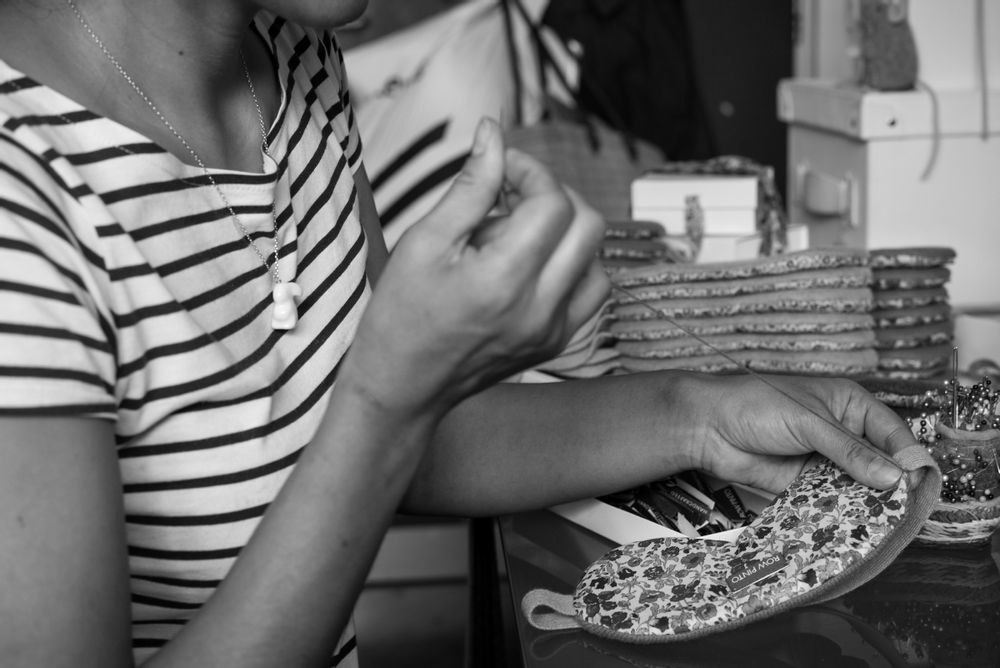 Cadeaux - Scottish Cashmere Eyemask With Liberty Tana Lawn Lining - ROW PINTO KNITWEAR DESIGNS