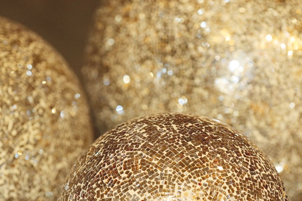 Guirlandes et boules de Noël - Boules lumineuses - QUETZALES