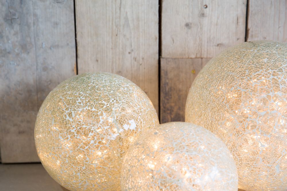 Guirlandes et boules de Noël - Boules lumineuses - QUETZALES