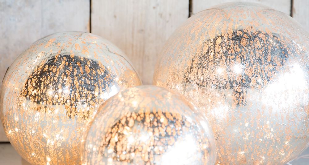 Guirlandes et boules de Noël - Boules lumineuses - QUETZALES