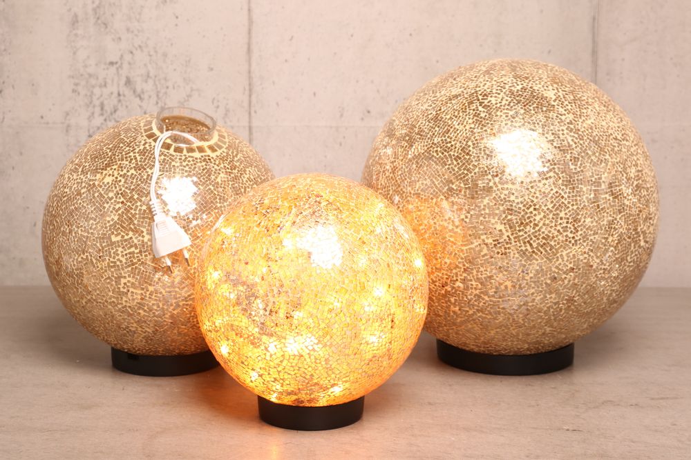 Guirlandes et boules de Noël - Boules lumineuses - QUETZALES