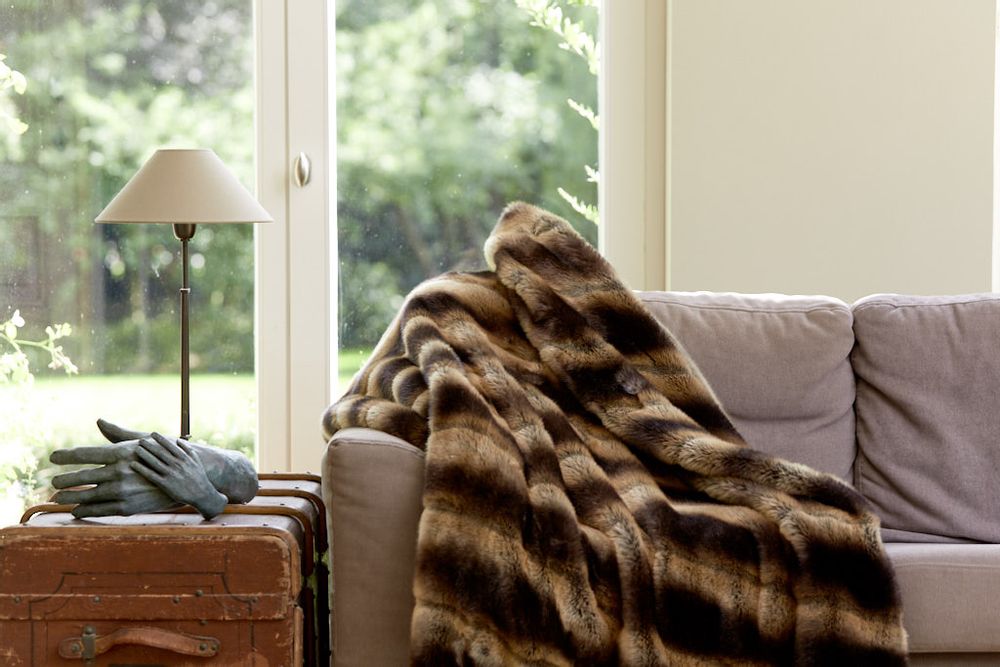 Coussins - Plaid en vraie fausse fourrure Sobek - HENRY D'ELKIN