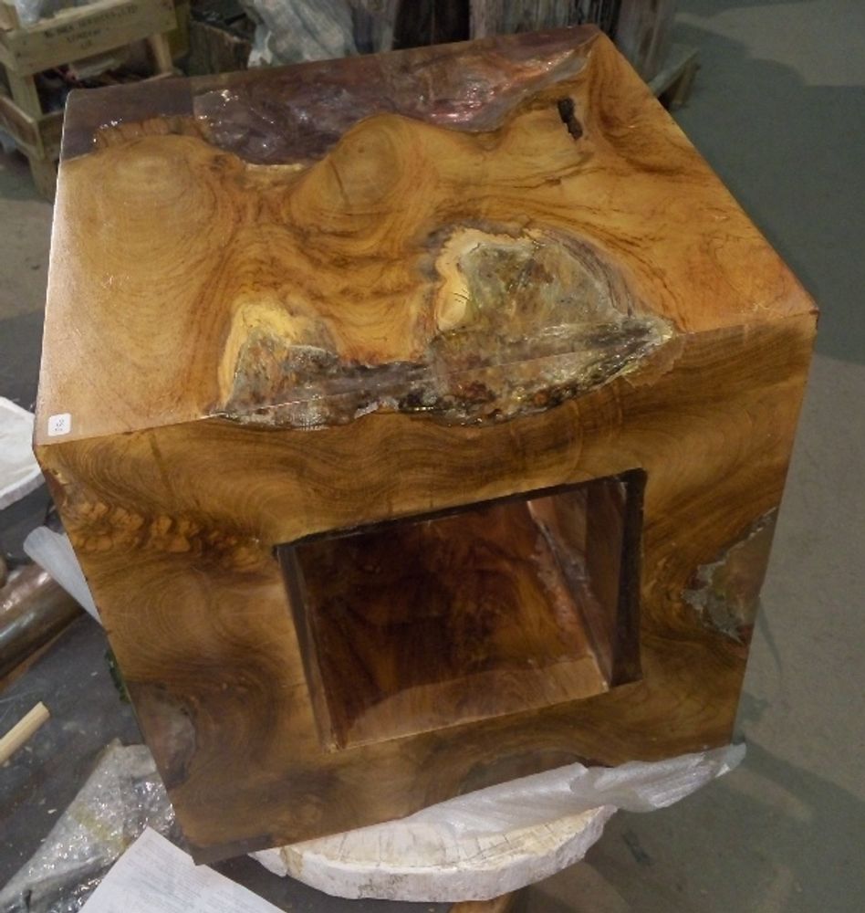 Assises pour bureau - Tabouret en résine et bois. - WILD-HERITAGE.COM