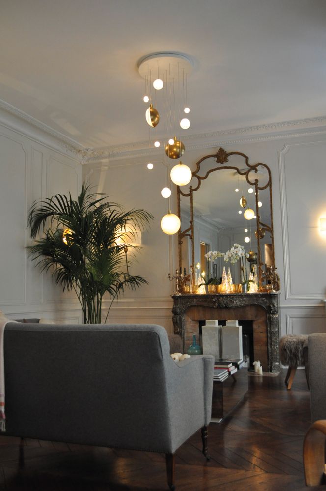 Suspensions - Lune et satellite - DCW EDITIONS (IN THE CITY)